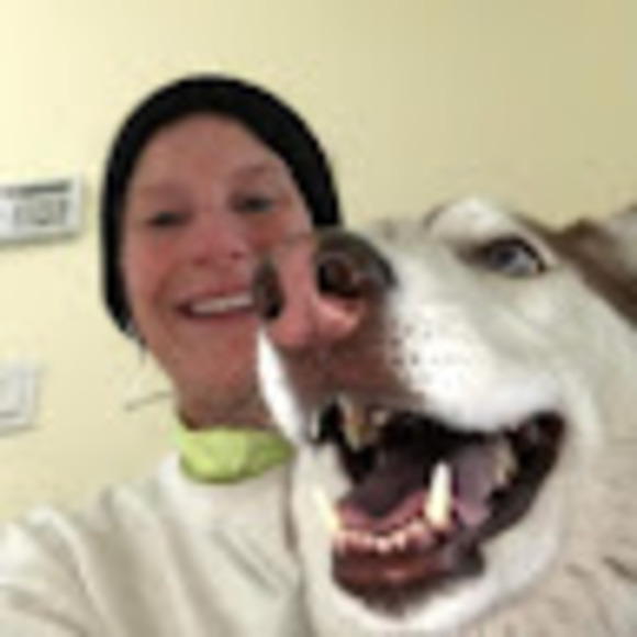 Profile Picture of Barbara Streyle (@teamstreyle) on Poshmark