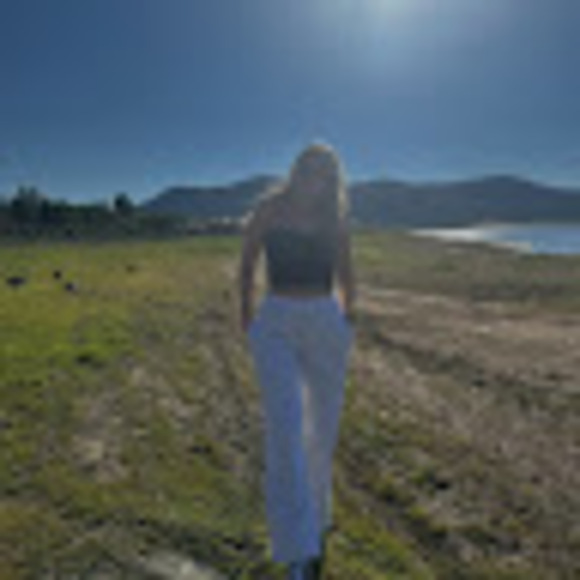 Profile Picture of Hailey Reimann (@hailey_reimann) on Poshmark