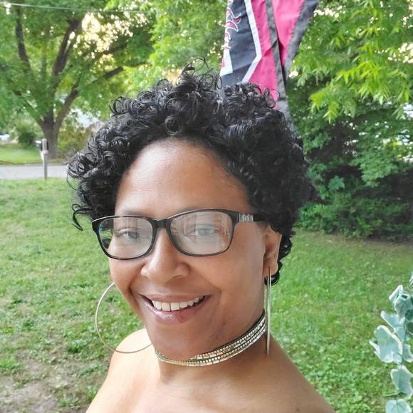 Profile Picture of Tina Taylor (@tinataylor497) on Poshmark