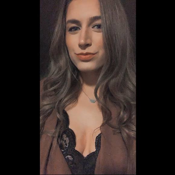 Profile Picture of Andrea Bright (@andicr) on Poshmark