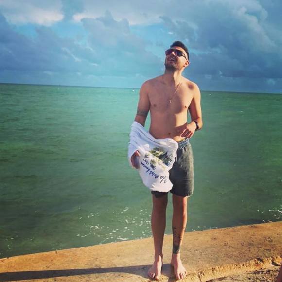 Profile Picture of Jonathan Jerez r (@jonatha_13fls) on Poshmark