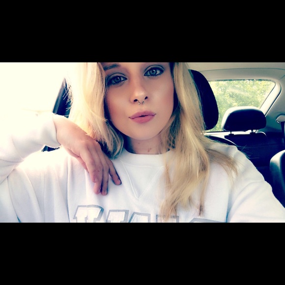 Profile Picture of Danielle Guthridge (@danielleej87) on Poshmark