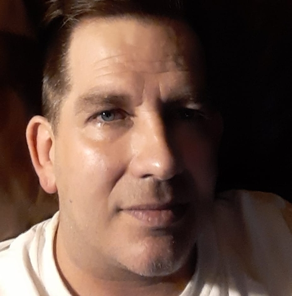 Profile Picture of Daniel Hale (@haledaniel42) on Poshmark