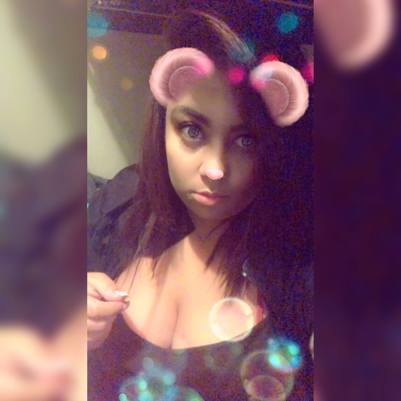 Profile Picture of Michaella Mosier (@hell0kaylaa) on Poshmark