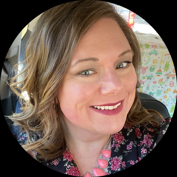 Profile Picture of Ashley Eiermann (@ashleyeiermann) on Poshmark