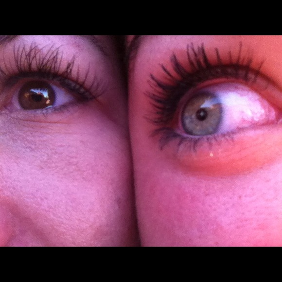 Profile Picture of Dawnelle Astudillo (@dbarricman) on Poshmark