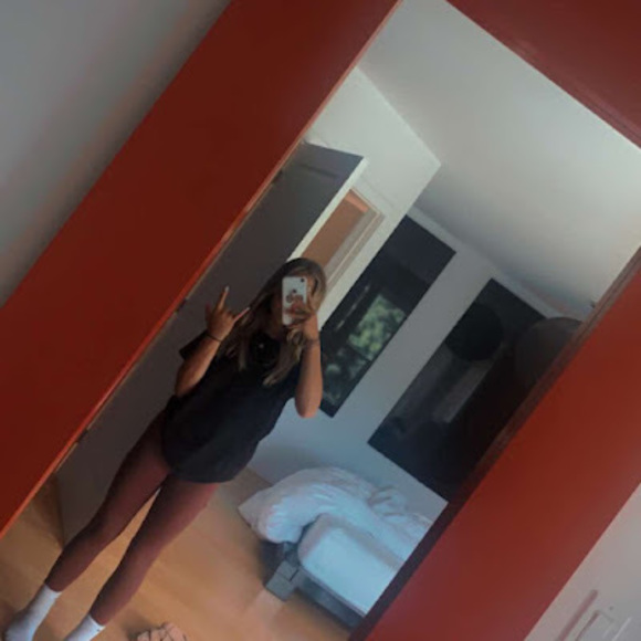 Profile Picture of Annexe Danse (@annexedanse) on Poshmark