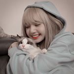 Profile Picture of 𝓢𝓮𝓵𝓮𝓷𝓪  𝓢𝓬𝓱𝓶𝓲𝓭𝓽 (@hooneybuhhh) on Instagram