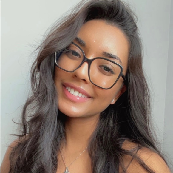 Profile Picture of Angela Permaul (@angelapermaul) on Poshmark