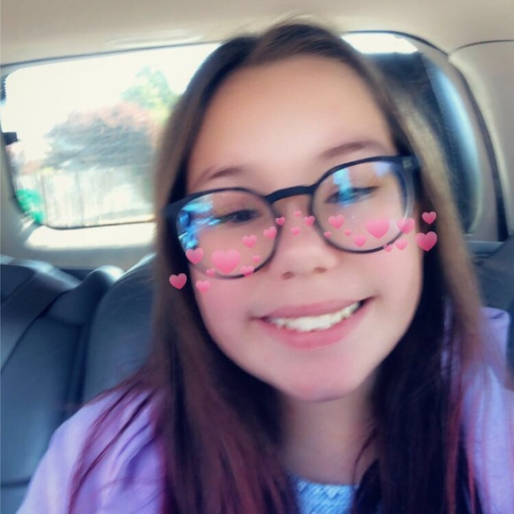 Profile Picture of Bailey Read (@baileyread) on Poshmark