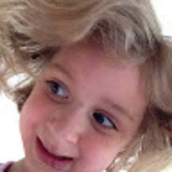 Profile Picture of Anna Sieren (@sierenac) on Poshmark