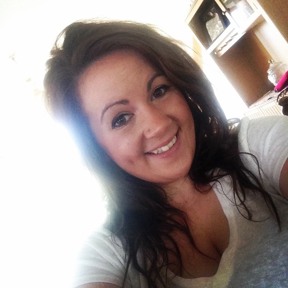 Cala Lamansky - Poshmark Profile Picture of Cala Lamansky (@calamarie90) on Poshmark