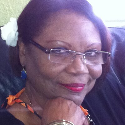 Profile Picture of Ruby James (@author_roses) on Twitter