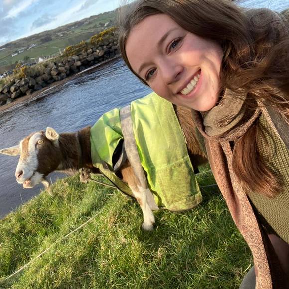 Profile Picture of Samantha Rommel (@desertfoxxy) on Poshmark