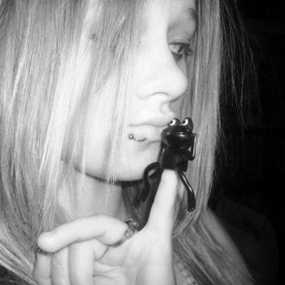 Profile Picture of Miranda Putman (@tweetsinlove) on Twitter