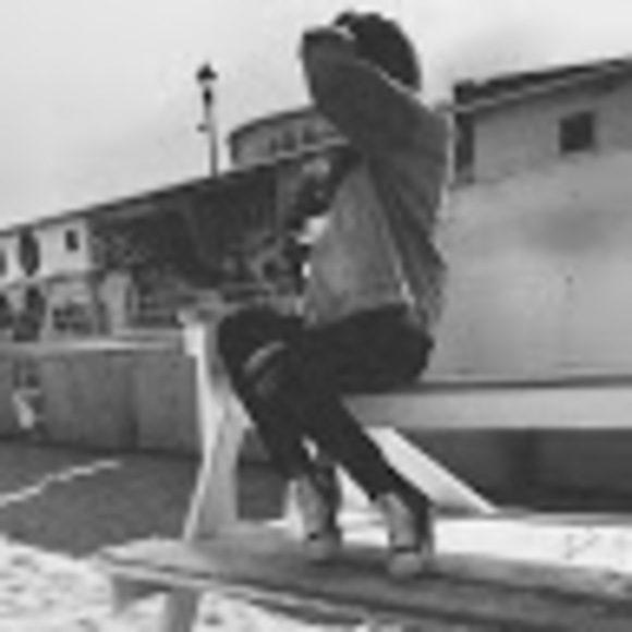 Profile Picture of Sarah Kimak (@sarahek415) on Poshmark