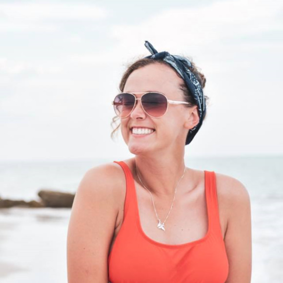 Profile Picture of Danielle Laqua (@dmlaqua13) on Poshmark