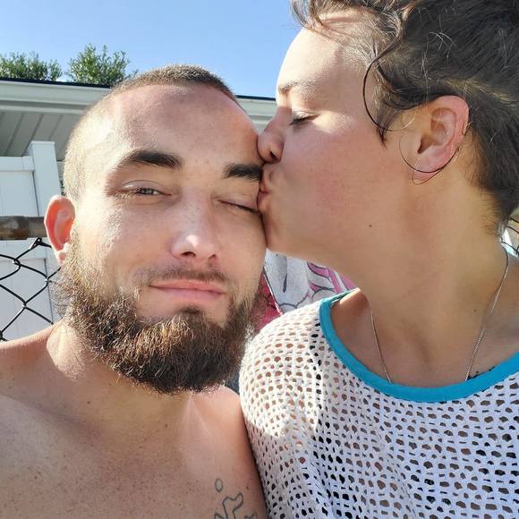 Profile Picture of James Levy (@mayniyak) on Poshmark