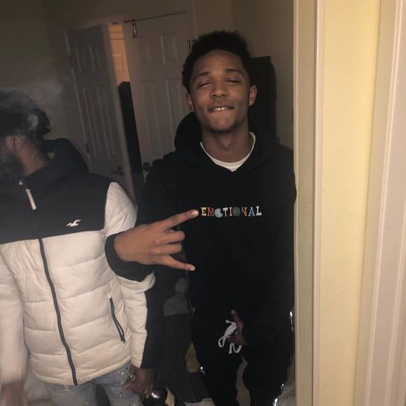 Profile Picture of Rowdyboy Globe (@rowdyboyglobe) on Poshmark