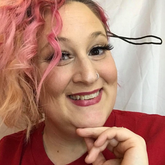 Profile Picture of April Mailman (@aprilmaleman31) on Poshmark