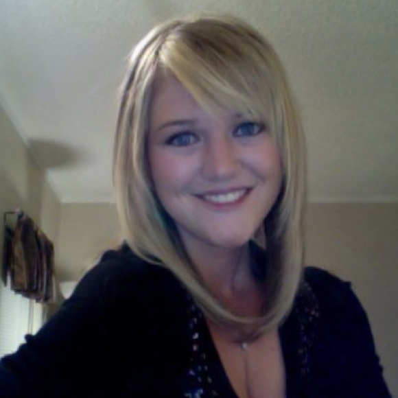 Chelsi Gier - Poshmark Profile Picture of Chelsi Gier (@misschelsi) on Poshmark