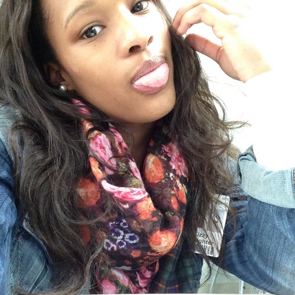 Profile Picture of Kizzy Slaughter (@kizzy17) on Poshmark