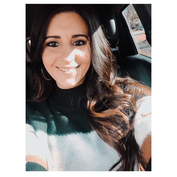 Profile Picture of Christina Toomey (@ctoomey32) on Poshmark