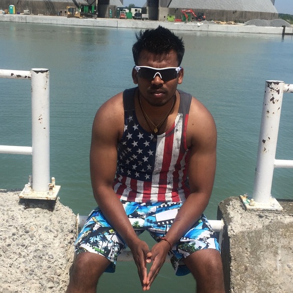 Profile Picture of Gajamugan Selveratnam (@gajamugan) on Poshmark