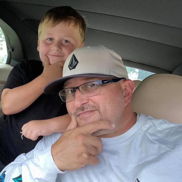 Profile Picture of Mike Resar (@mike_resar) on Poshmark