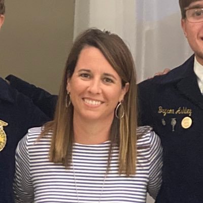 Profile Picture of Lori Quade Lindler (@LoriQLindler) on Twitter