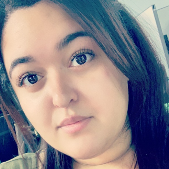 Profile Picture of Daniella Edmondson (@dani_jenae) on Poshmark