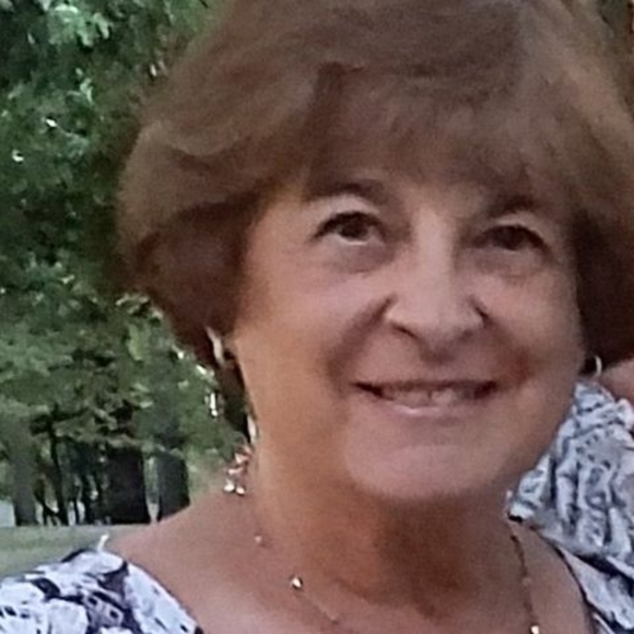 Profile Picture of Frances Hutton (@fmhttn) on Poshmark
