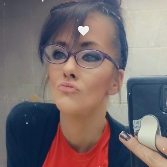 Profile Picture of Kimberly Tyler (@kimberlytyle634) on Poshmark