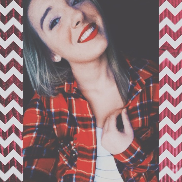 Profile Picture of Kelsie Moser (@kellssssiiiee) on Poshmark