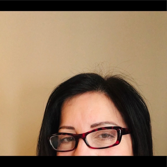 Profile Picture of Lisa Fratarcangeli (@lfratarcangeli) on Poshmark