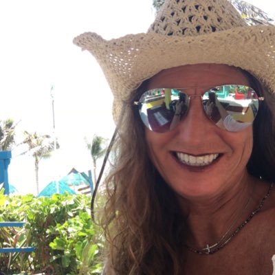 Profile Picture of Whit (@lorimount4) on Twitter
