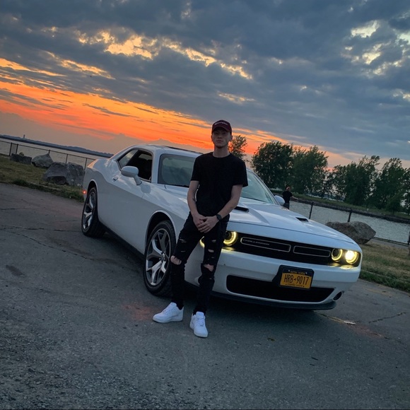 Profile Picture of Noah Wigdor (@noahwigdor) on Poshmark