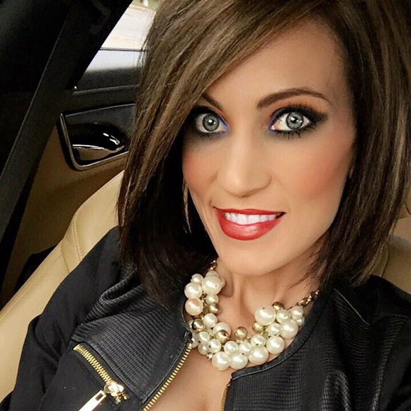 Profile Picture of Jerryetta Sottosanti (@jerryettawhite) on Poshmark