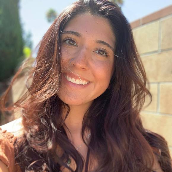 Profile Picture of Jade Solis (@jadesolis816) on Poshmark