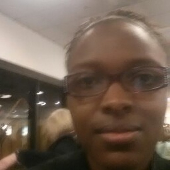 Profile Picture of Sequaria Crawford (@scrawford2980) on Poshmark