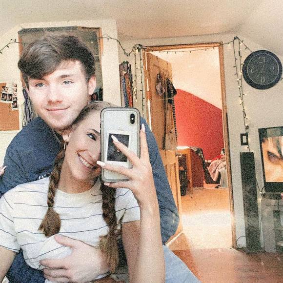 Profile Picture of Hannah Orourke (@hannah43281) on Poshmark