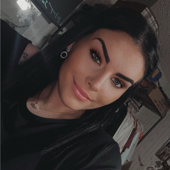 Profile Picture of Ciara Nipper (@ciaranipper255) on Poshmark