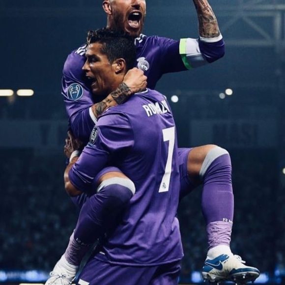 Profile Picture of Wilson Quito (@quitowilson593) on Poshmark