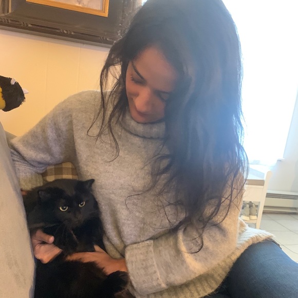 Profile Picture of Amanda Wochele (@amandagwochele) on Poshmark