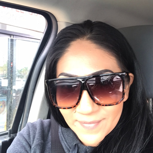 Profile Picture of Anita Huertero (@anitahuertero) on Poshmark