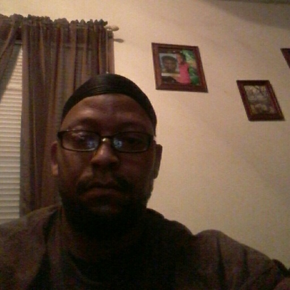 Profile Picture of Michael Oliver (@rashiid804) on Poshmark