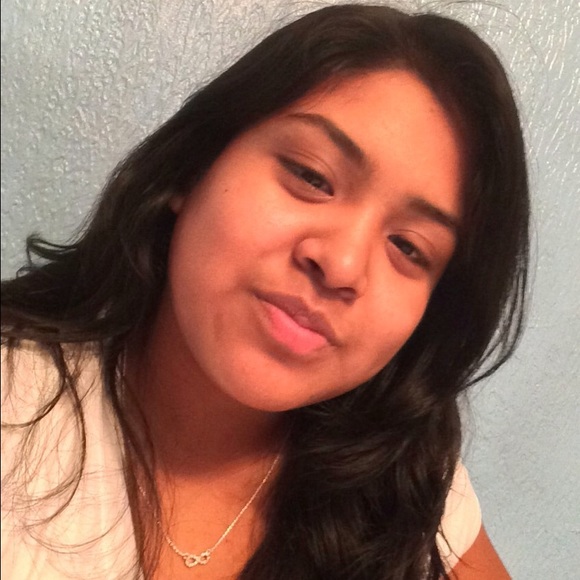 Profile Picture of Yesica Tepoz (@yesicaaaaa) on Poshmark