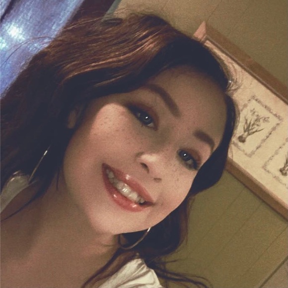 Profile Picture of Karlee Bowers (@karleebowers) on Poshmark