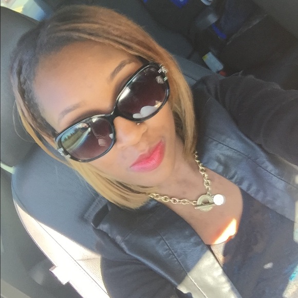 Profile Picture of Tamara Barber (@moneybarber08) on Poshmark