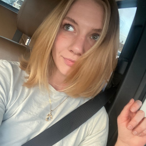 Profile Picture of Sariah Anderson (@sariahanders221) on Poshmark